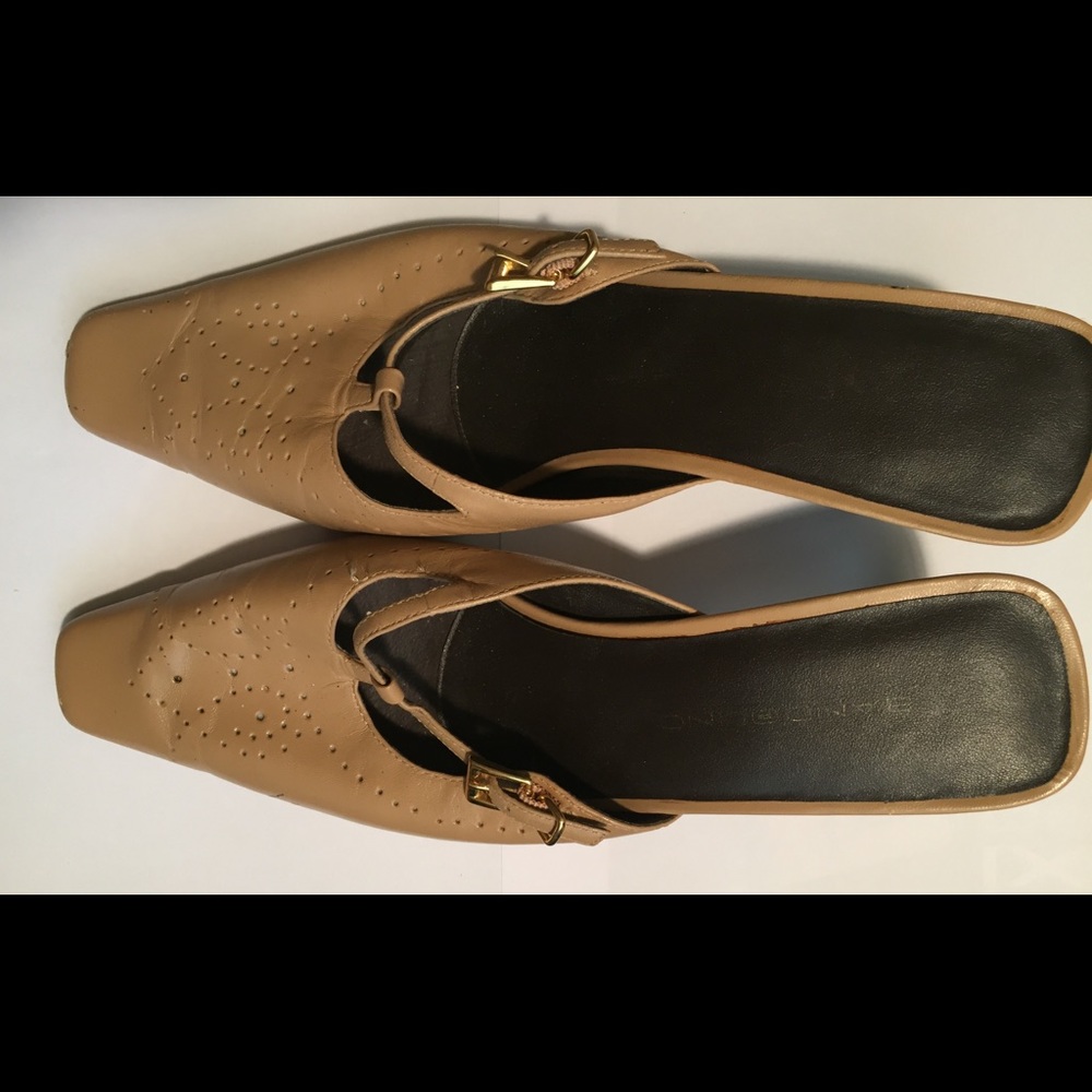Taupe colored Bandolino slide
